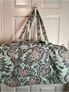 Vera Bradley Fan Flower Large Ultralight Quilted Duffle Bag Long Shoulder Straps